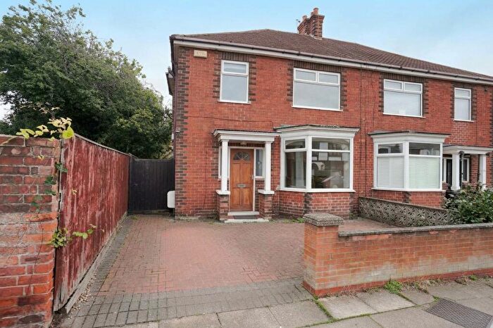 3 Bedroom Semi Detached House For Sale In Marshall Avenue, Grimsby, DN34