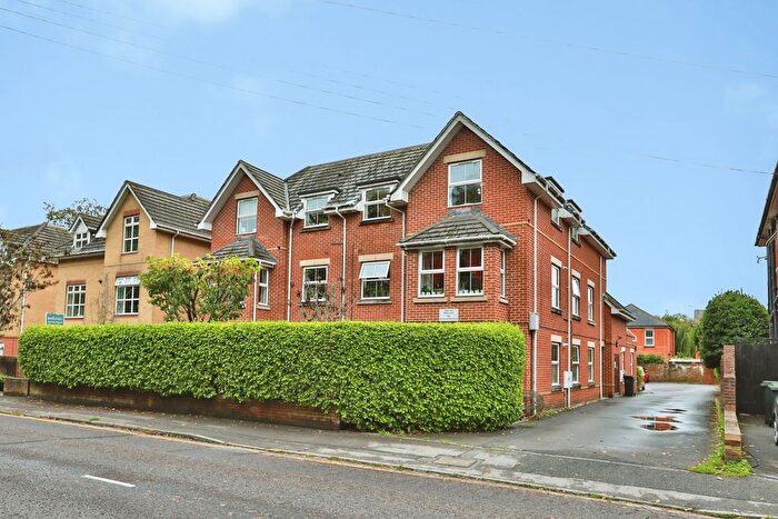 2 Bedroom Flat For Sale In Richmond Park Road, Charminster, Bournemouth, Dorset, BH8