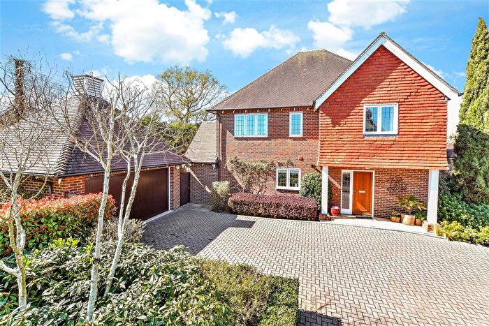 4 Bedroom Detached House For Sale In The Chantry, Headcorn, Ashford, Kent, TN27