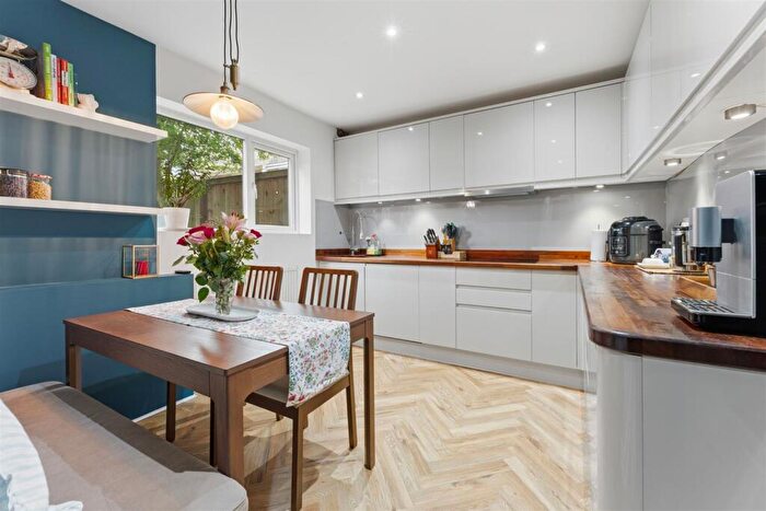 3 Bedroom Terraced House For Sale In Centre Parade, Kettering, NN16