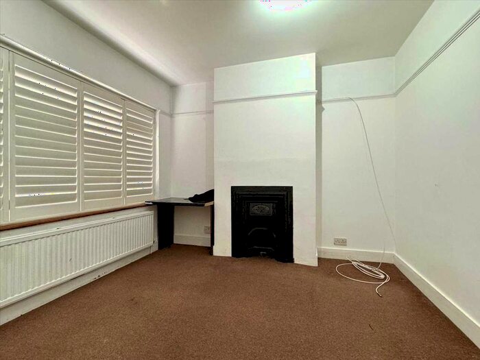 2 Bedroom Semi-Detached House To Rent In St. Johns Road, Slough, SL2