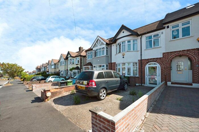3 Bedroom Terraced House For Sale In Elmstead Gardens, Worcester Park, Surrey, KT4