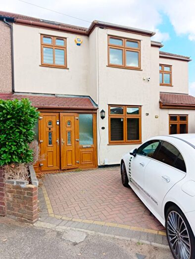 6 Bedroom Semi-Detached House To Rent In Ferro Road, Rainham, RM13