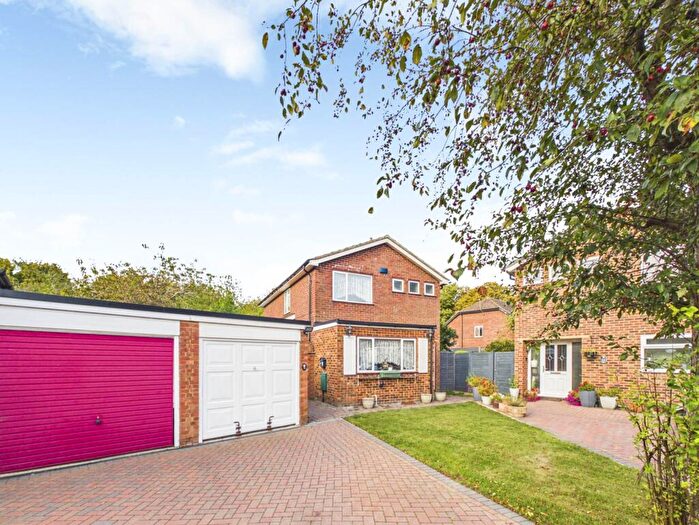 3 Bedroom Detached House For Sale In Yolsum Close, Haddenham, HP17