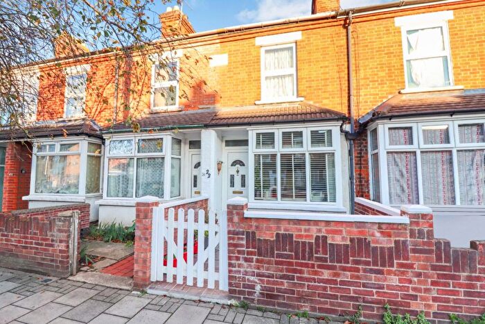 2 Bedroom Terraced House For Sale In Dunville Road, Bedford, MK40