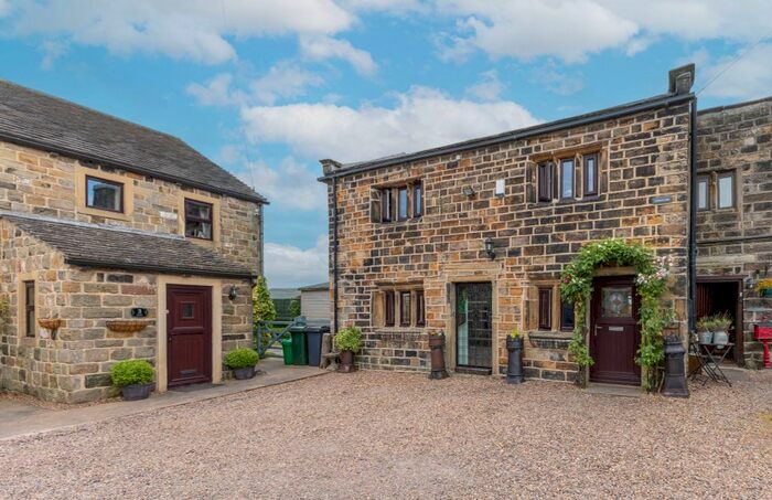 2 Bedroom Detached House For Sale In Saxon Court, Wyke, Bradford, BD12