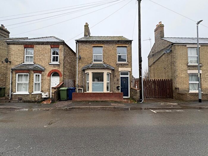 3 Bedroom House To Rent In York Road, Chatteris, PE16