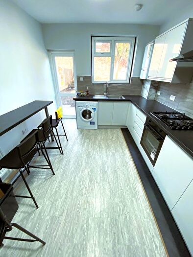 4 Bedroom Terraced House To Rent In Wards Road, Ilford, IG2