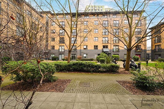 1 Bedroom Apartment For Sale In Padstone House, Capulet Square, London, E3