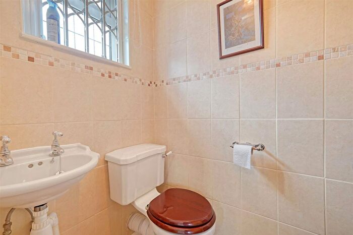 3 Bedroom Semi-Detached House For Sale In Wood View, Grays, RM17