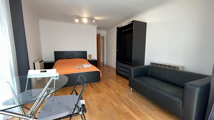 3 Bedroom Apartment To Rent In East Ferry Road, London, E14