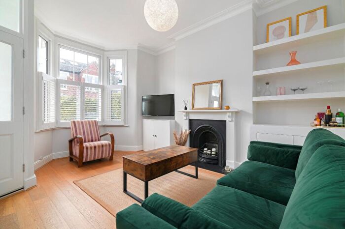 1 Bedroom Flat For Sale In Cambray Road, Balham, London, SW12