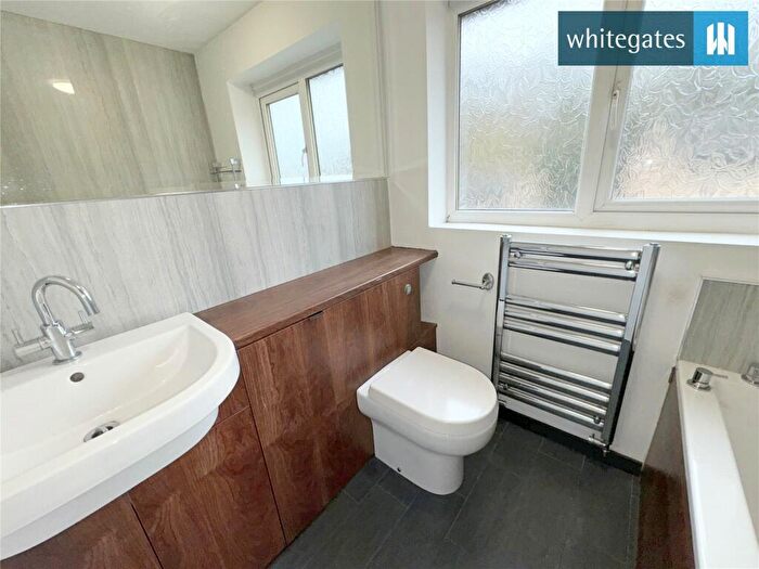 3 Bedroom End Of Terrace House For Sale In Hebble Vale Drive, Wheatley, Halifax, HX2