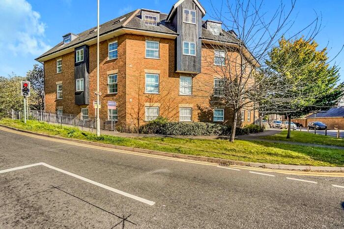 2 Bedroom Flat To Rent In Fourdrinier Way, Hemel Hempstead HP3