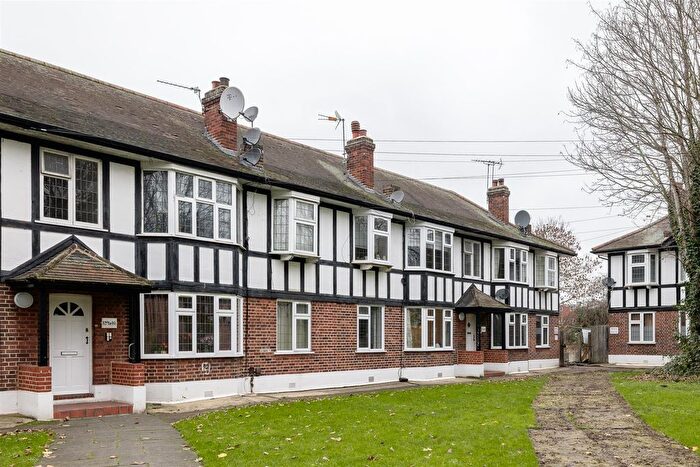 2 Bedroom Flat For Sale In Tudor Court, Walthamstow, E17