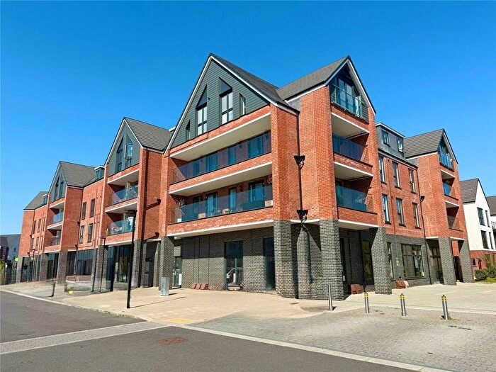1 Bedroom Flat For Sale In Beechey Place, Wokingham, Berkshire, RG40