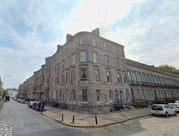 2 Bedroom Flat To Rent In Leslie Place, Edinburgh, EH4