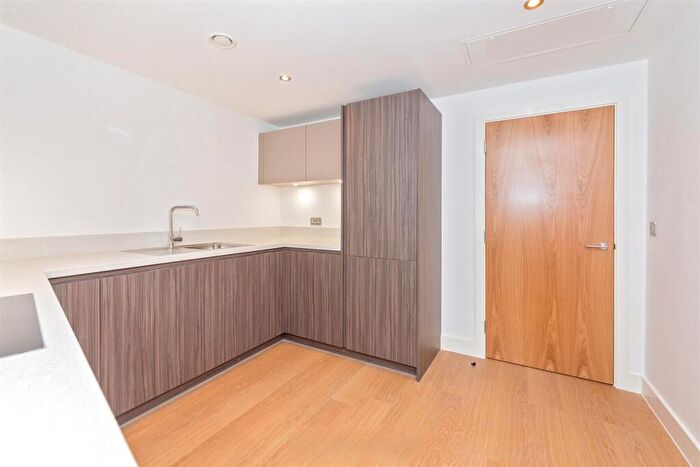 2 Bedroom Apartment To Rent In Chingford Mount Road, Chingford, E4