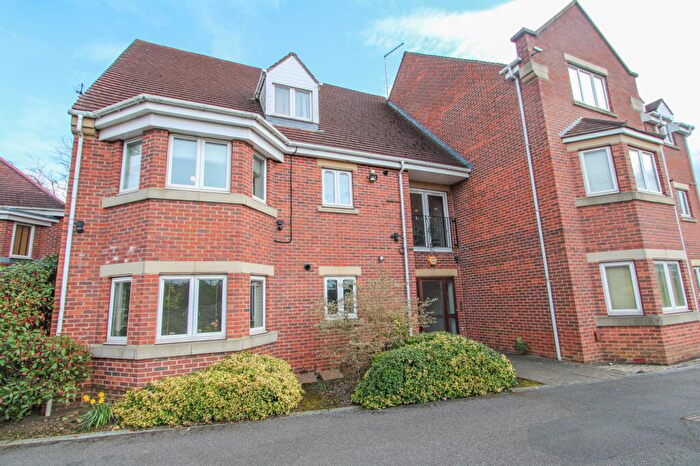 2 Bedroom Flat For Sale In Bessacarr Court, Bessacarr, Doncaster, DN4
