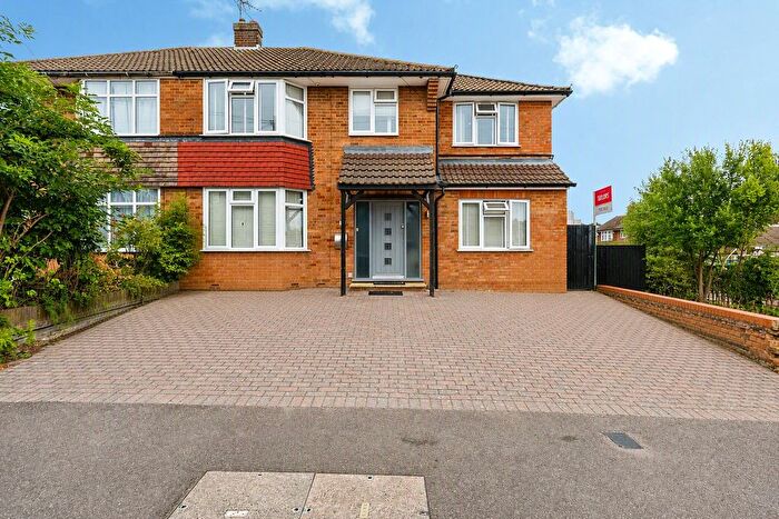 5 Bedroom Semi-Detached House For Sale In Black Swan Lane, Luton, Bedfordshire, LU3