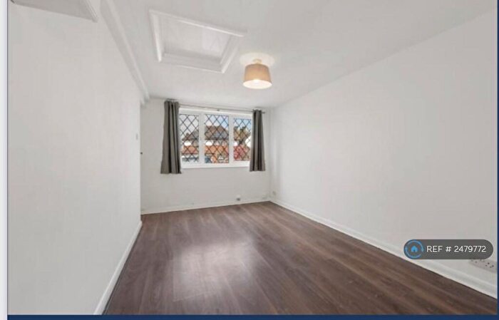 Studio To Rent In Oaks Avenue, Worcester Park, KT4