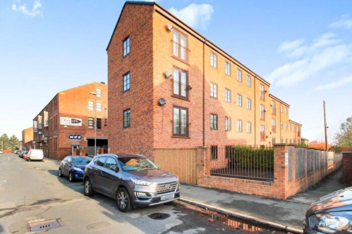 2 Bedroom Flat To Rent In South Parade, Morley, Leeds, LS27