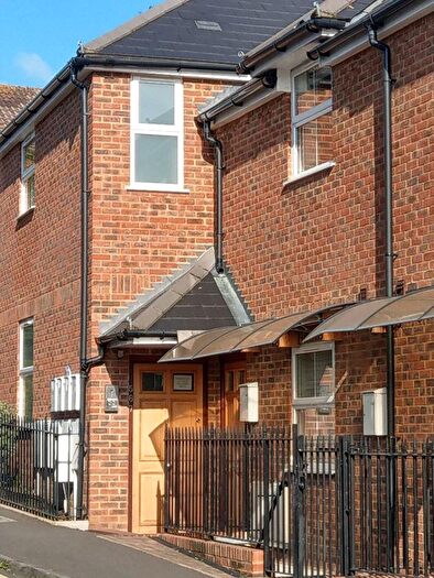 1 Bedroom Flat To Rent In Armstrong Road, Englefield Green, Egham, TW20