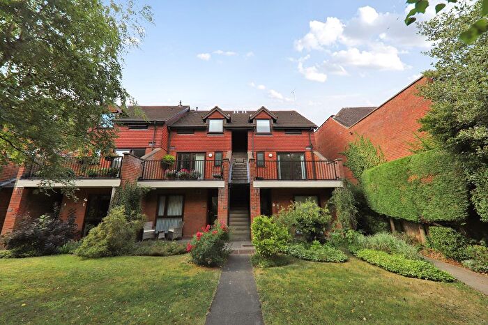 2 Bedroom Flat To Rent In Rickmansworth Road, Watford, WD18