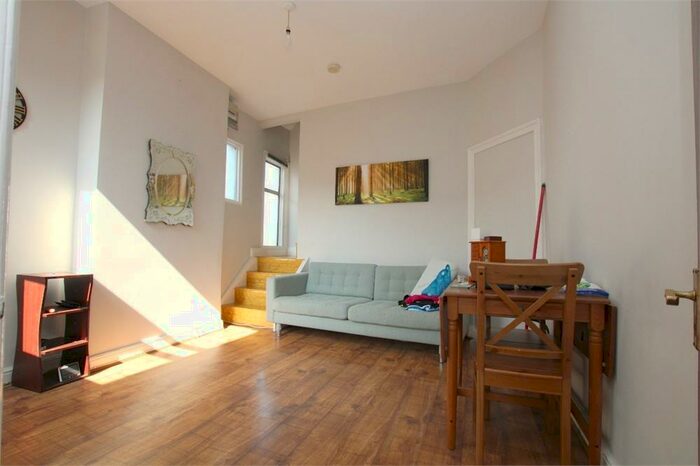 2 Bedroom Flat To Rent In Park Lodge, Olive Road, London, NW2