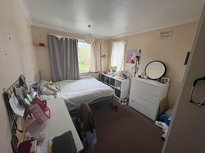5 Bedroom Semi-Detached House To Rent In Strafford Gate, Potters Bar, EN6