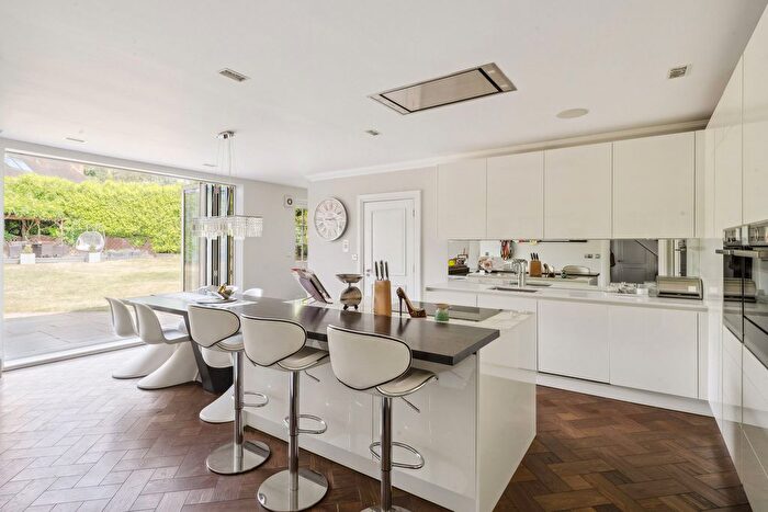 5 Bedroom Detached House For Sale In Lockestone Close, Weybridge, KT13