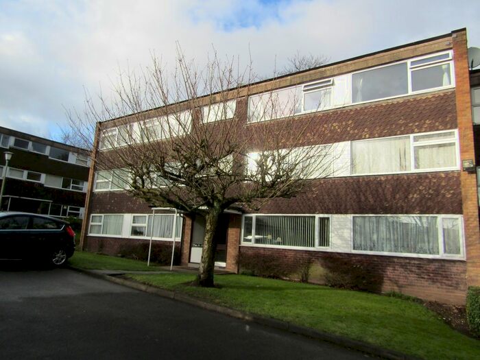 2 Bedroom Flat To Rent In Green Gables, Lichfield Road, Four Oaks, Sutton Coldfield, B74