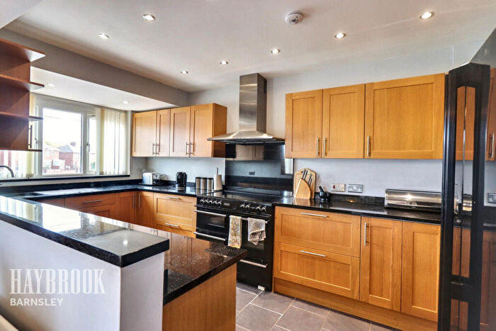 4 Bedroom Semi-Detached House For Sale In Pontefract Road, Lundwood, S71