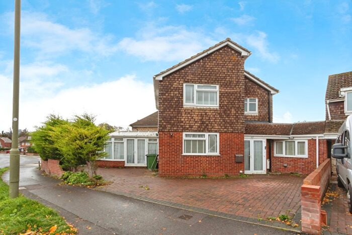 3 Bedroom Link Detached House For Sale In Penrith Road, Basingstoke, Hampshire, RG21