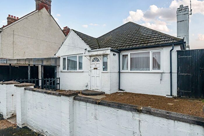 3 Bedroom Bungalow For Sale In Elm Grove, Farnham, GU9