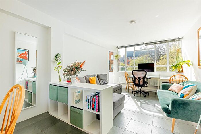 1 Bedroom Apartment For Sale In Tompion Street, Clerkenwell, EC1V