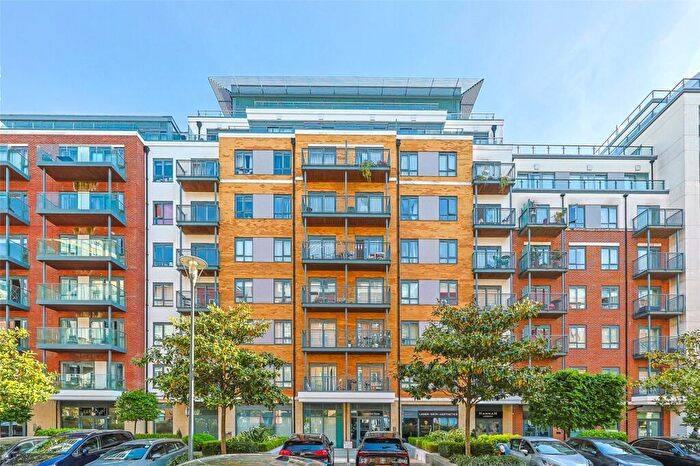 3 Bedroom Apartment For Sale In Boulevard Drive, Beaufort Park, Colindale, NW9