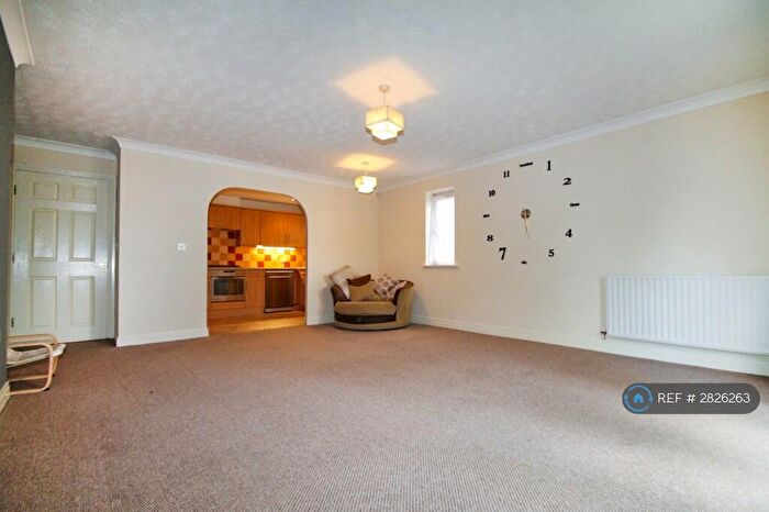 2 Bedroom Flat To Rent In Minster Drive, Bradford, BD4
