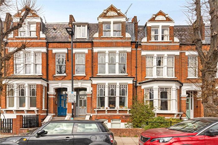 2 Bedroom Apartment For Sale In Northolme Road, London, N5