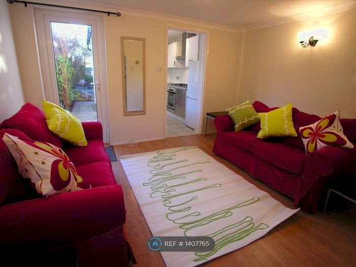 2 Bedroom Terraced House To Rent In Whitley Street, Reading, RG2