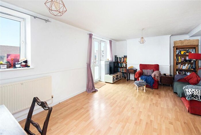 2 Bedroom Flat For Sale In Chater House, Roman Road, London, E2