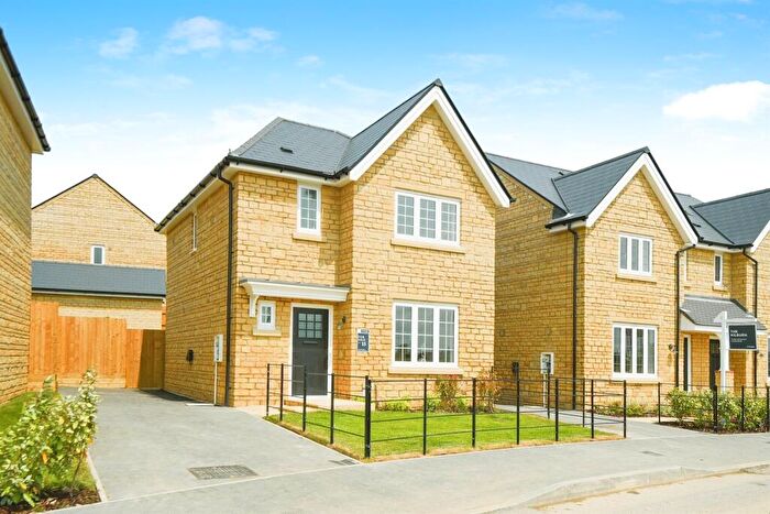 3 Bedroom Detached House For Sale In Avon Rise, Filands, Malmesbury, SN16