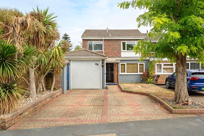 3 Bedroom Property For Sale In Normanhurst Road, Walton-On-Thames, KT12
