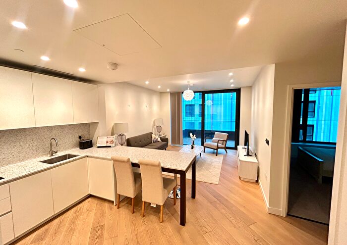 2 Bedroom Flat To Rent In Wood Crescent, London, W12