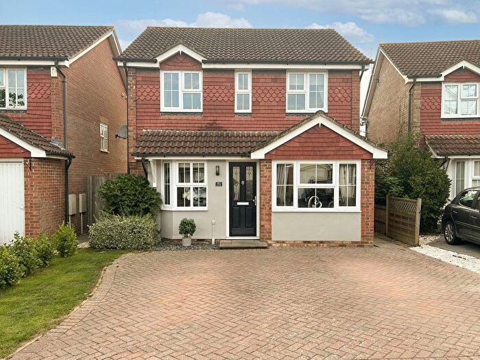 3 Bedroom Detached House For Sale In Ropeland Way, Horsham, RH12