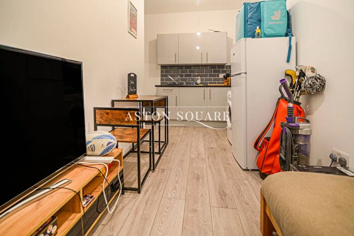 2 Bedroom Flat To Rent In Tulse Hill, London, SW2