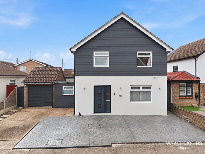 4 Bedroom Detached House For Sale In Bartley Road, Benfleet, SS7