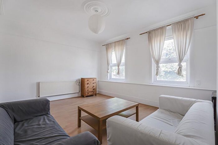 2 Bedroom Flat To Rent In Stoke Newington Road, Stoke Newington, N16