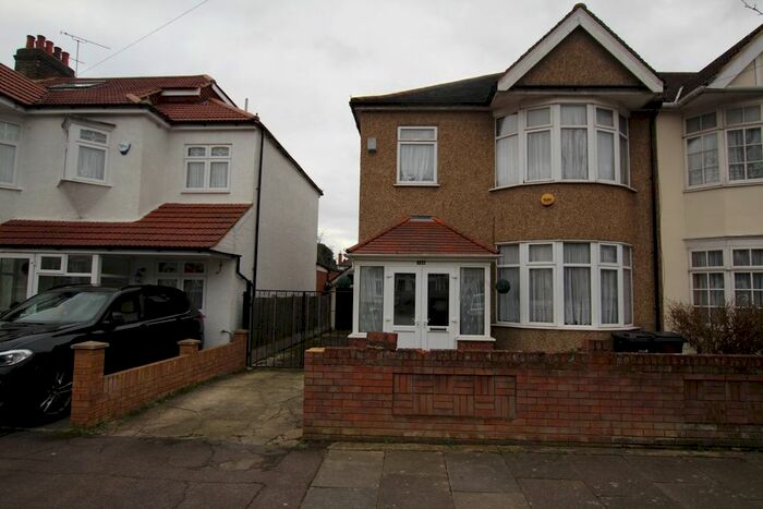 3 Bedroom Semi-Detached House To Rent In Church Road, Newbury, Ig3