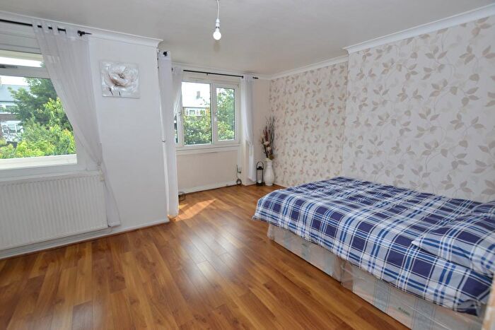 4 Bedroom Flat To Rent In Harpley Square, Stepney Green, London, E1